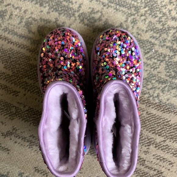 🆕UGG MINI SEQUIN BOOTS - Picture 6 of 10